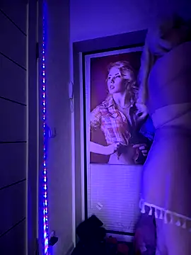 LaraHollywood online show from November 25, 6:14 am