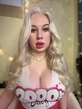 Snapshot of LaraHollywood chatting on February 16, 2:31 am LaraHollywood online show from February 16, 2:31 am