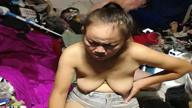 1CuteAndSexy69 online show from June 24, 7:07 am