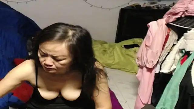 1CuteAndSexy69 online show from February 18, 5:05 am