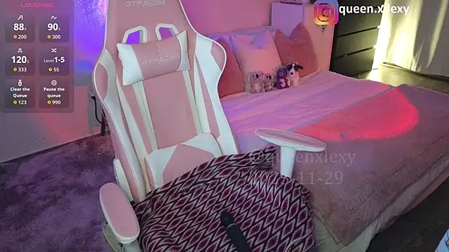 Snapshot of queenxlexy chatting on November 29, 10:54 pm queenxlexy online show from November 29, 10:54 pm