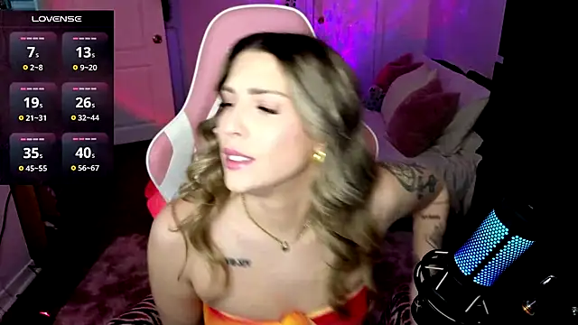Snapshot of queenxlexy chatting on January 14, 6:38 pm queenxlexy online show from January 14, 6:38 pm