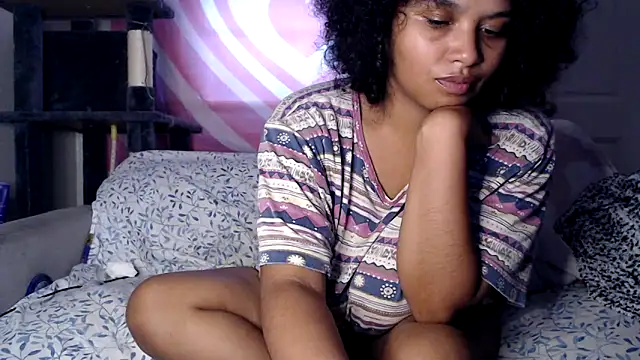 Snapshot of TasteeKitty chatting on October 1, 6:01 pm TasteeKitty online show from October 1, 6:01 pm