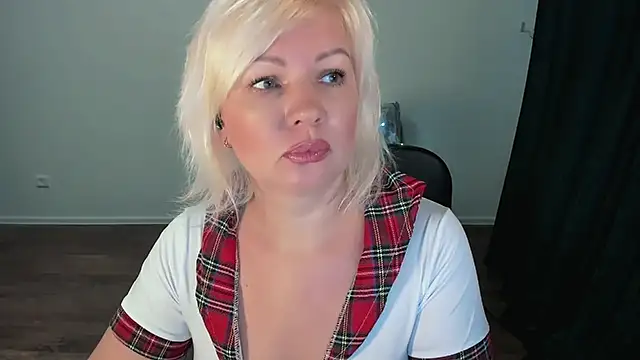 Angelaroberti3 online show from January 16, 1:59 pm