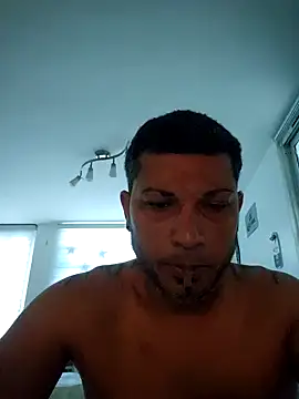 Snapshot of tropikboy chatting on October 3, 10:28 am tropikboy online show from October 3, 10:28 am