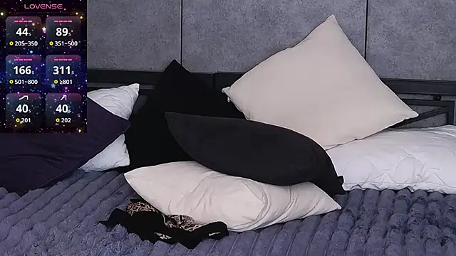 Ashley Ross  online show from March 28, 7:42 am