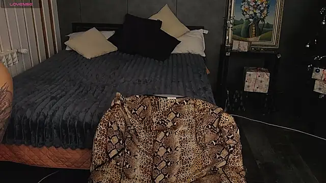 Ashley Ross  online show from December 19, 7:11 am