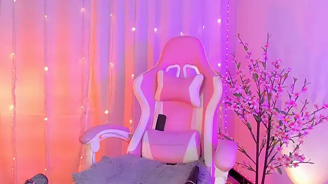 rosseblondee online show from April 14, 9:42 pm