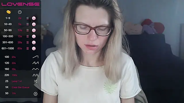 Snapshot of night_is_dark chatting on February 20, 9:53 pm night is dark online show from February 20, 9:53 pm
