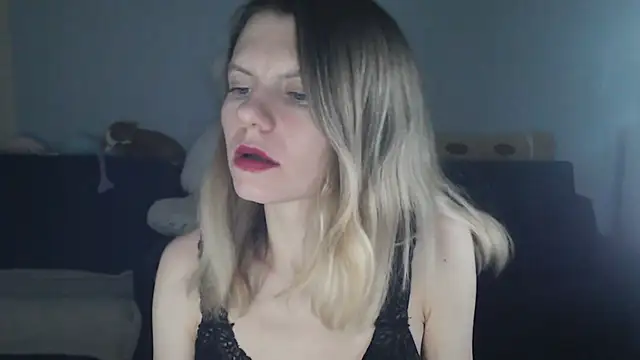 Snapshot of night_is_dark chatting on December 14, 10:37 pm night is dark online show from December 14, 10:37 pm