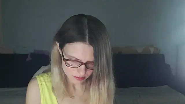 Snapshot of night_is_dark chatting on December 4, 10:31 pm night is dark online show from December 4, 10:31 pm