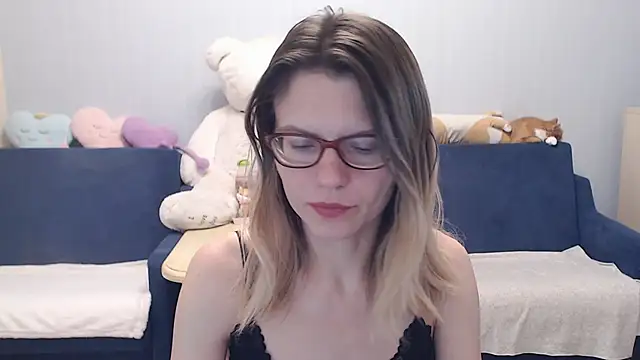 Snapshot of night_is_dark chatting on November 18, 6:33 pm night is dark online show from November 18, 6:33 pm