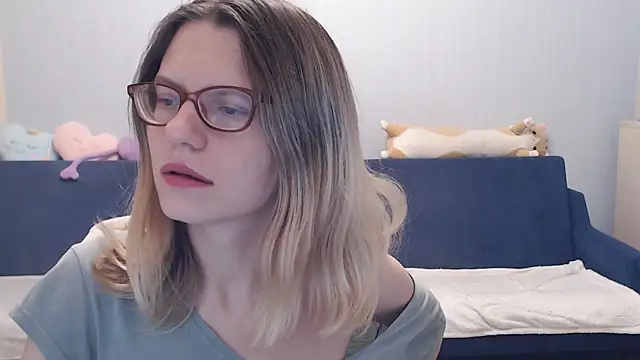 Snapshot of night_is_dark chatting on November 10, 1:49 pm night is dark online show from November 10, 1:49 pm