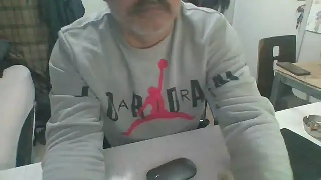 Snapshot of LiONTURK chatting on February 19, 5:43 pm LiONTURK online show from February 19, 5:43 pm