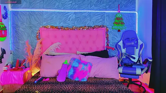 macasweet online show from December 18, 10:35 pm