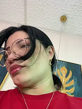 valerie lya online show from November 3, 8:01 pm