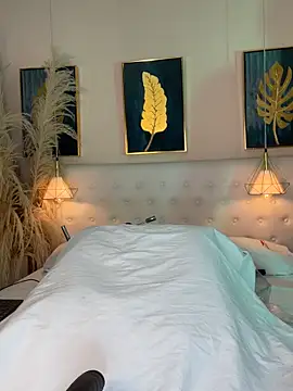 valerie lya online show from November 13, 8:13 pm