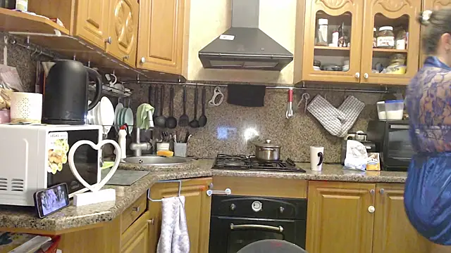 LizaCakes online show from September 24, 2:23 pm