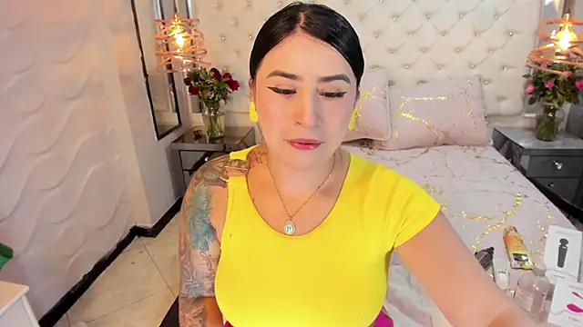 Snapshot of Nara_belen chatting on February 21, 3:45 am Nara belen online show from February 21, 3:45 am