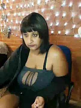 Snapshot of Lilybanx chatting on February 1, 10:26 am Lilybanx online show from February 1, 10:26 am