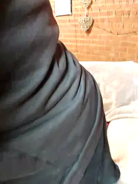 Snapshot of Lilybanx chatting on October 19, 9:01 am Lilybanx online show from October 19, 9:01 am