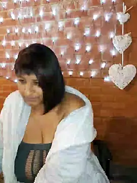 Snapshot of Lilybanx chatting on December 22, 7:21 pm Lilybanx online show from December 22, 7:21 pm