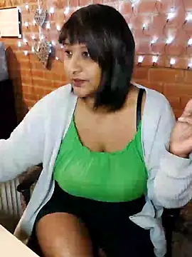 Snapshot of Lilybanx chatting on January 22, 7:57 am Lilybanx online show from January 22, 7:57 am