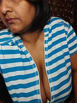 Snapshot of Lilybanx chatting on May 1, 2:11 pm Lilybanx online show from May 1, 2:11 pm