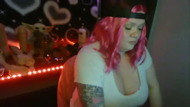 HoneyChambers online show from May 20, 10:29 pm