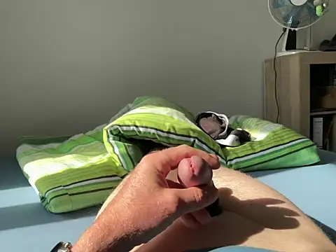 Red83boy online show from September 14, 9:53 am