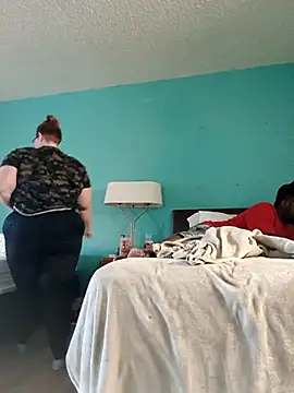 Oowwwii online show from November 8, 9:07 pm