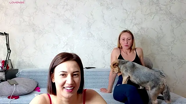 sweeetgirls2021 online show from May 10, 3:10 am