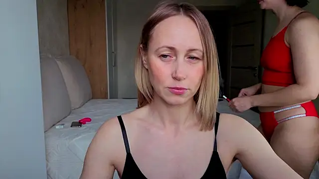 sweeetgirls2021 online show from March 20, 2:56 am