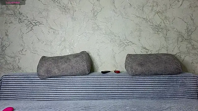 sweeetgirls2021 online show from January 8, 3:23 am