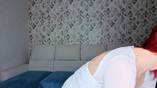 Snapshot of sweeetgirls2021 chatting on December 2, 2:34 am sweeetgirls2021 online show from December 2, 2:34 am