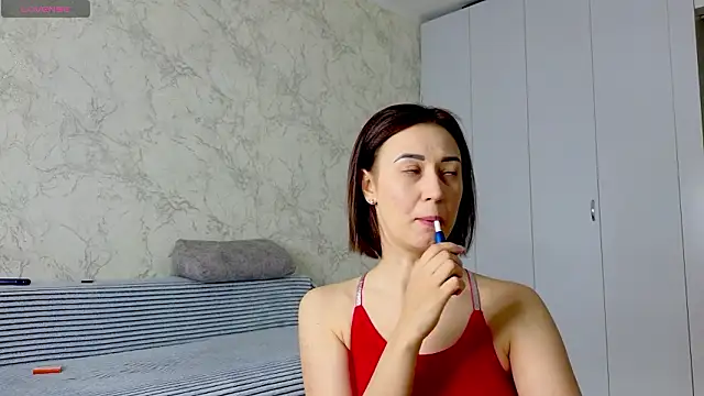 sweeetgirls2021 online show from February 28, 2:33 am