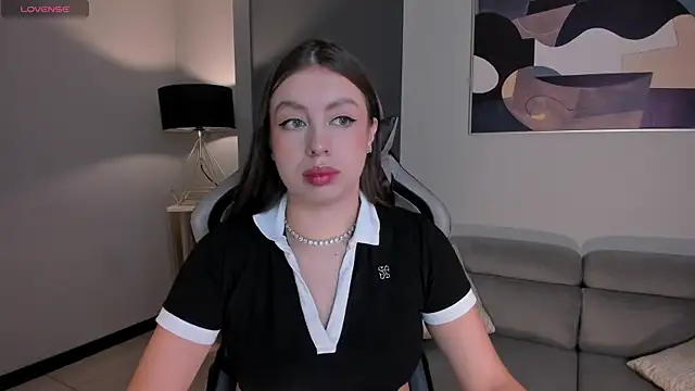 EllaClark online show from September 30, 6:25 pm
