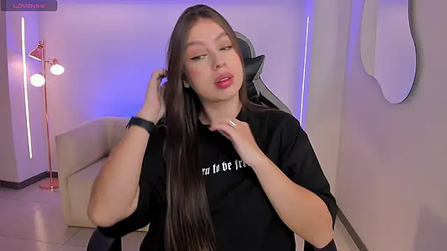EllaClark online show from September 18, 6:55 pm