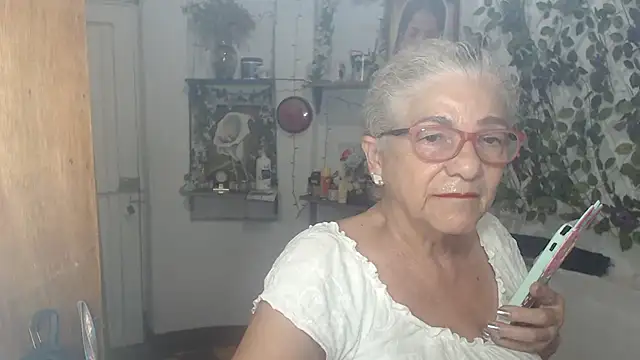 FunnyGrandma online show from May 26, 1:26 am