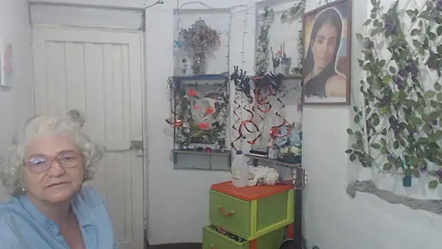 FunnyGrandma online show from October 22, 2:33 am