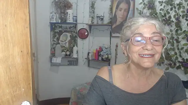 FunnyGrandma online show from May 19, 11:01 pm