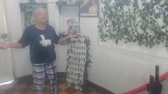 FunnyGrandma online show from December 3, 5:01 pm