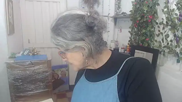 FunnyGrandma online show from March 12, 1:36 am