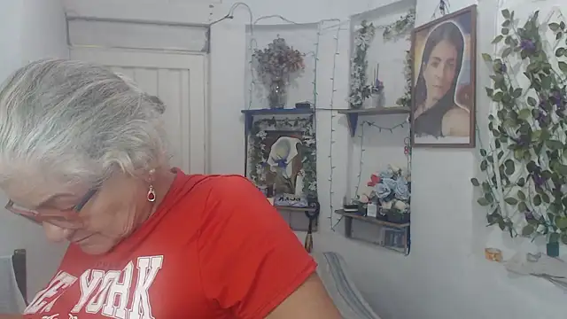 FunnyGrandma online show from September 21, 1:33 am