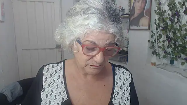 FunnyGrandma online show from September 30, 11:11 pm