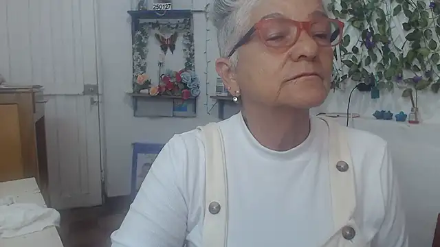 FunnyGrandma online show from February 13, 1:19 am