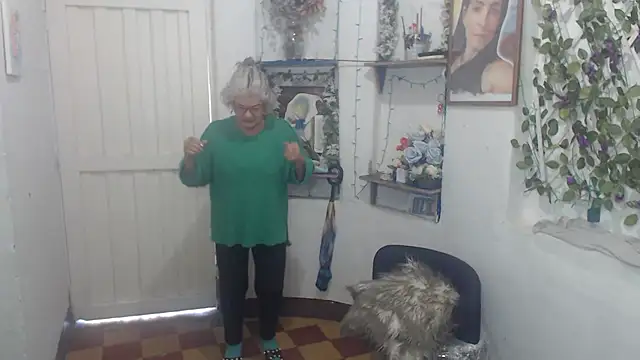 FunnyGrandma online show from October 2, 9:18 pm