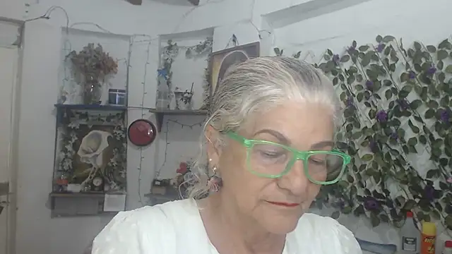 FunnyGrandma online show from April 3, 9:21 pm