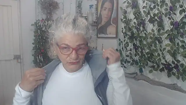 FunnyGrandma online show from November 16, 4:28 am