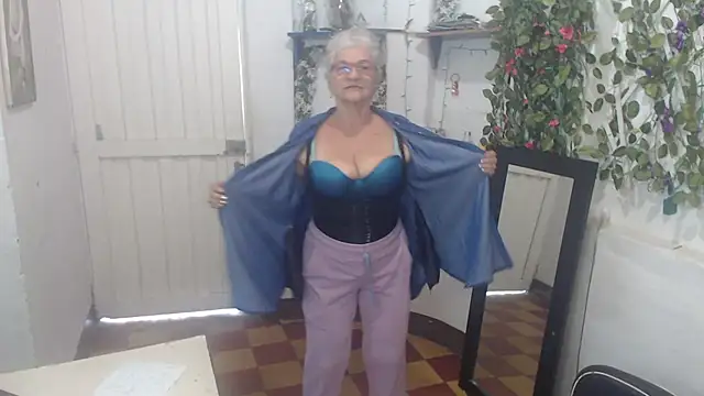 FunnyGrandma online show from March 12, 9:13 pm